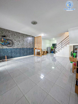 *****ทาวน์เฮ้าส์มือสองปทุมธานี หมู่บ้าน อยู่เจริญ5 ลำลูกกา เนื้อที่กว้าง 21 ตร.ว. ฟังก์ชัน 2 ห้องนอน 2 ห้องน้ำ 1 ที่จอดรถ บ้านสภาพดี บนทำเลเดินทางสะดวก เชื่อมต่อถนนลำลูกกา, ถนนพหลโยธิน ใกล้รถไฟฟ้าสายสีเขียว "สถานีคูคต" และจุดขึ้นมอเตอร์เวย์ ราคาคุ้มสุดในย่านนี้!