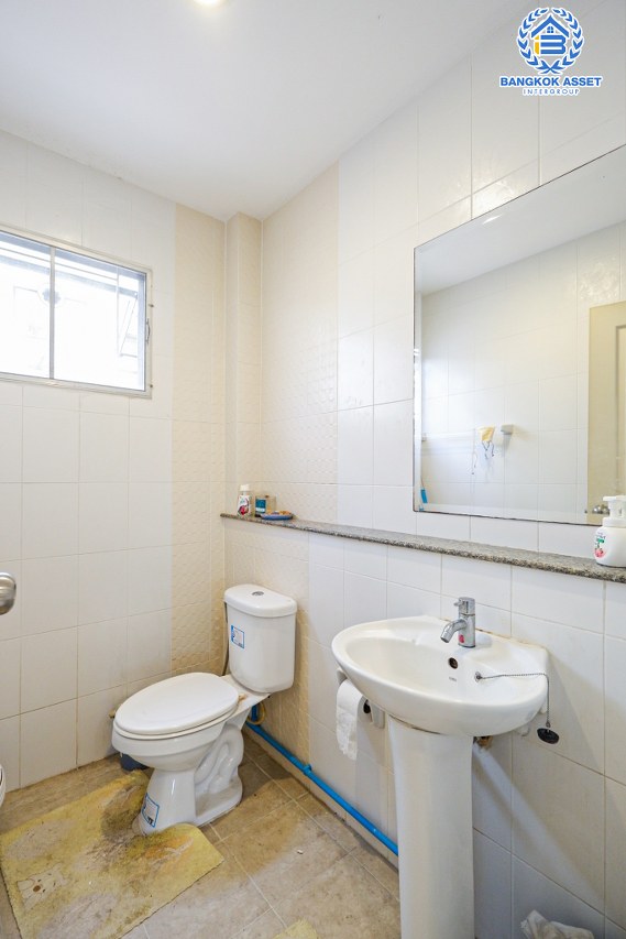 *****บ้านแฝดมือสองนนทบุรี โครงการ ธนาสิริ ปิ่นเกล้า-ราชพฤกษ์ หลังมุม! เนื้อที่กว้าง 42.2 ตร.ว. ฟังก์ชัน 3 ห้องนอน 3 ห้องน้ำ 2 ที่จอดรถ บ้านสภาพสวย บนทำเลเชื่อมต่อถนนราชพฤกษ์, ถนนบางกรวย-ไทรน้อย, ถนนพระราม5-นครอินทร์ ใกล้รถไฟฟ้าสายสีม่วง "สถานีบางรักน้อย ท่าอิฐ" และทางด่วน "กาญจนาภิเษก"