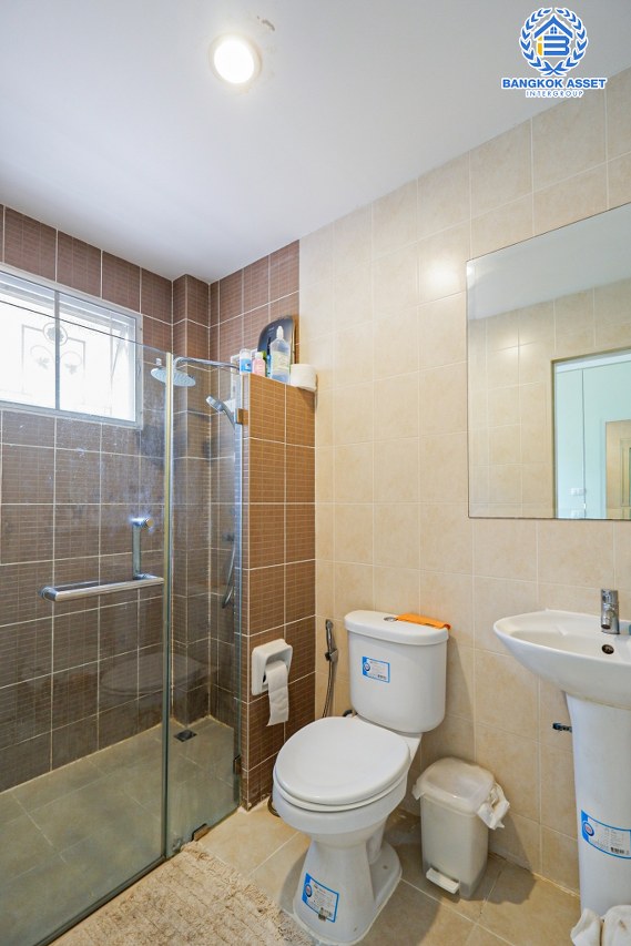 *****บ้านแฝดมือสองนนทบุรี โครงการ ธนาสิริ ปิ่นเกล้า-ราชพฤกษ์ หลังมุม! เนื้อที่กว้าง 42.2 ตร.ว. ฟังก์ชัน 3 ห้องนอน 3 ห้องน้ำ 2 ที่จอดรถ บ้านสภาพสวย บนทำเลเชื่อมต่อถนนราชพฤกษ์, ถนนบางกรวย-ไทรน้อย, ถนนพระราม5-นครอินทร์ ใกล้รถไฟฟ้าสายสีม่วง "สถานีบางรักน้อย ท่าอิฐ" และทางด่วน "กาญจนาภิเษก"