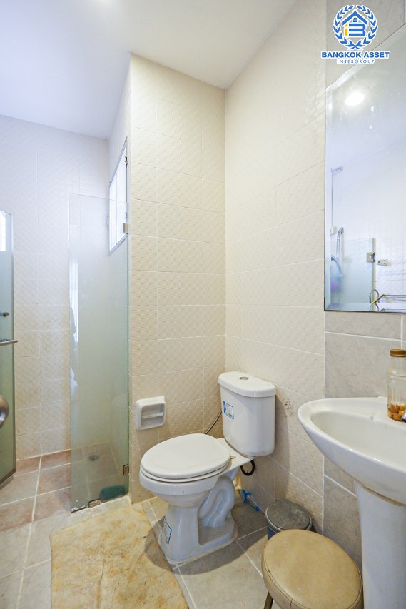 *****บ้านแฝดมือสองนนทบุรี โครงการ ธนาสิริ ปิ่นเกล้า-ราชพฤกษ์ หลังมุม! เนื้อที่กว้าง 42.2 ตร.ว. ฟังก์ชัน 3 ห้องนอน 3 ห้องน้ำ 2 ที่จอดรถ บ้านสภาพสวย บนทำเลเชื่อมต่อถนนราชพฤกษ์, ถนนบางกรวย-ไทรน้อย, ถนนพระราม5-นครอินทร์ ใกล้รถไฟฟ้าสายสีม่วง "สถานีบางรักน้อย ท่าอิฐ" และทางด่วน "กาญจนาภิเษก"