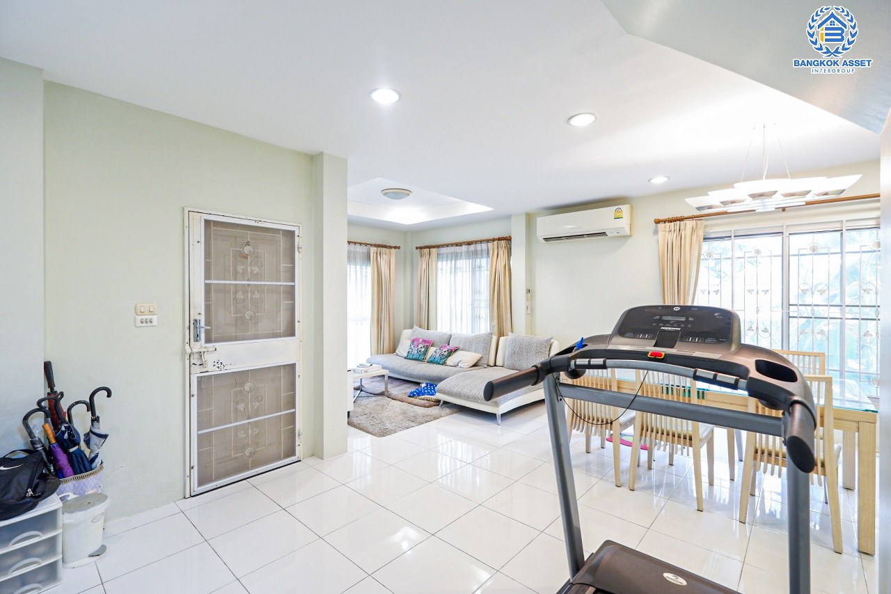 *****บ้านแฝดมือสองนนทบุรี โครงการ ธนาสิริ ปิ่นเกล้า-ราชพฤกษ์ หลังมุม! เนื้อที่กว้าง 42.2 ตร.ว. ฟังก์ชัน 3 ห้องนอน 3 ห้องน้ำ 2 ที่จอดรถ บ้านสภาพสวย บนทำเลเชื่อมต่อถนนราชพฤกษ์, ถนนบางกรวย-ไทรน้อย, ถนนพระราม5-นครอินทร์ ใกล้รถไฟฟ้าสายสีม่วง "สถานีบางรักน้อย ท่าอิฐ" และทางด่วน "กาญจนาภิเษก"