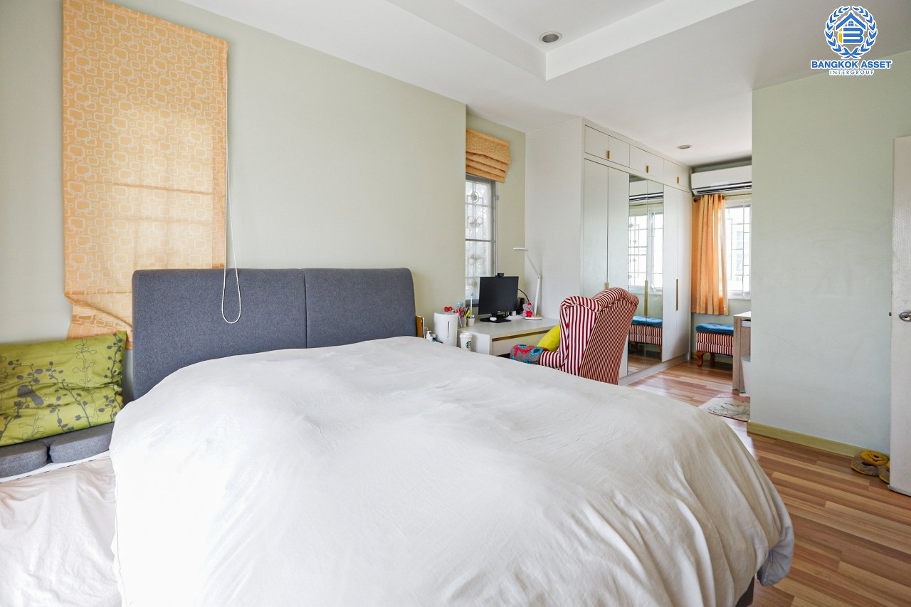 *****บ้านแฝดมือสองนนทบุรี โครงการ ธนาสิริ ปิ่นเกล้า-ราชพฤกษ์ หลังมุม! เนื้อที่กว้าง 42.2 ตร.ว. ฟังก์ชัน 3 ห้องนอน 3 ห้องน้ำ 2 ที่จอดรถ บ้านสภาพสวย บนทำเลเชื่อมต่อถนนราชพฤกษ์, ถนนบางกรวย-ไทรน้อย, ถนนพระราม5-นครอินทร์ ใกล้รถไฟฟ้าสายสีม่วง "สถานีบางรักน้อย ท่าอิฐ" และทางด่วน "กาญจนาภิเษก"