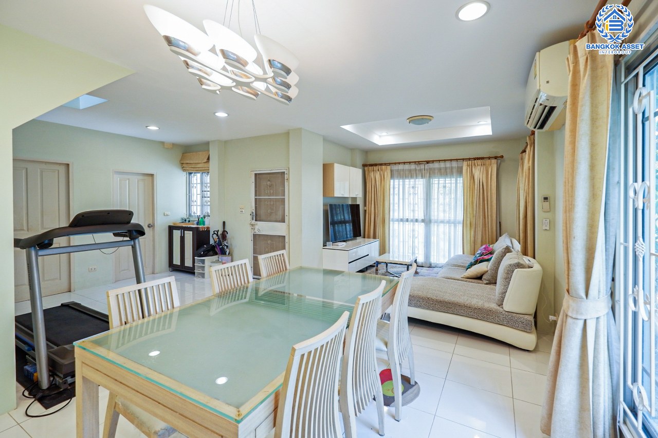 *****บ้านแฝดมือสองนนทบุรี โครงการ ธนาสิริ ปิ่นเกล้า-ราชพฤกษ์ หลังมุม! เนื้อที่กว้าง 42.2 ตร.ว. ฟังก์ชัน 3 ห้องนอน 3 ห้องน้ำ 2 ที่จอดรถ บ้านสภาพสวย บนทำเลเชื่อมต่อถนนราชพฤกษ์, ถนนบางกรวย-ไทรน้อย, ถนนพระราม5-นครอินทร์ ใกล้รถไฟฟ้าสายสีม่วง "สถานีบางรักน้อย ท่าอิฐ" และทางด่วน "กาญจนาภิเษก"