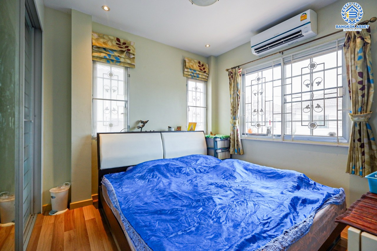 *****บ้านแฝดมือสองนนทบุรี โครงการ ธนาสิริ ปิ่นเกล้า-ราชพฤกษ์ หลังมุม! เนื้อที่กว้าง 42.2 ตร.ว. ฟังก์ชัน 3 ห้องนอน 3 ห้องน้ำ 2 ที่จอดรถ บ้านสภาพสวย บนทำเลเชื่อมต่อถนนราชพฤกษ์, ถนนบางกรวย-ไทรน้อย, ถนนพระราม5-นครอินทร์ ใกล้รถไฟฟ้าสายสีม่วง "สถานีบางรักน้อย ท่าอิฐ" และทางด่วน "กาญจนาภิเษก"