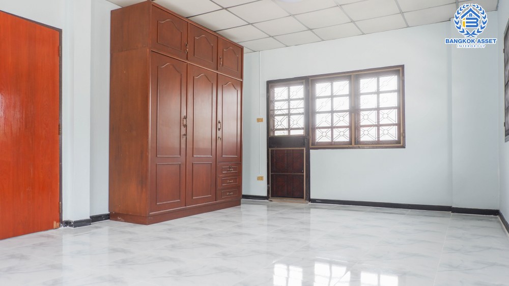 *****บ้านเดี่ยวมือสองนนทบุรี โครงการ มณียา ราชพฤกษ์-ท่าอิฐ เนื้อที่กว้าง 80 ตร.ว. ฟังก์ชัน 3 ห้องนอน 3 ห้องน้ำ ที่จอดรถ 2 คัน บ้านตกแต่งใหม่ มีบริเวณกว้างขวาง พร้อมเข้าอยู่ โครงการตั้งบนทำเลเดินทางสะดวก เชื่อมต่อถนนรัตนาธิเบศร์ ใกล้รถไฟฟ้าสายสีม่วง "สถานีไทรม้า"