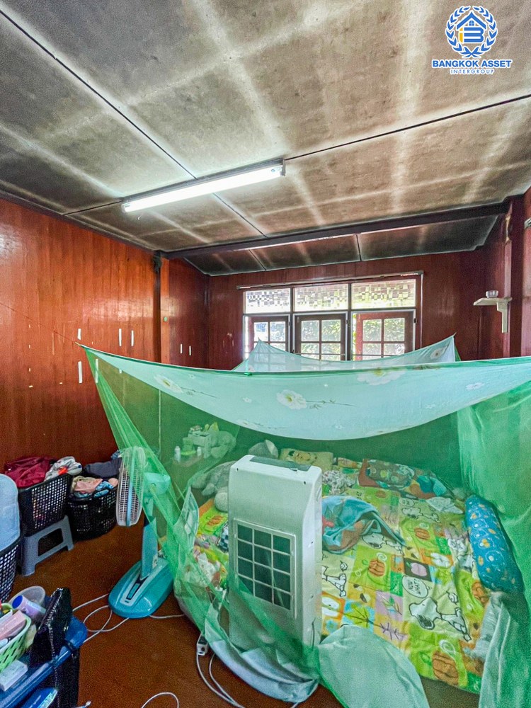 *****บ้านเดี่ยวมือสอง ซอยบางศรีเมือง3 เนื้อที่ 81 ตร.ว. ฟังก์ชัน 4 ห้องนอน 1 ห้องน้ำ 2 ที่จอดรถ บ้านปลูกสร้างเอง พื้นที่รอบบ้านกว้างขวาง บนทำเลเดินทางสะดวก เชื่อมต่อถนนบางศรีเมือง ถนนท่าน้ำนนท์ ถนนบางกรวย-ไทรน้อย ใกล้รถไฟฟ้าสายสีม่วง "สถานีบางพลู" และจุดขึ้นทางด่วน "ศรีรัช"