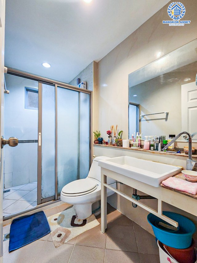 *****ทาวน์โฮม 3 ชั้นมือสองนนทบุรี โครงการ นนทรีพลัส บางกรวย เนื้อที่กว้าง 20 ตร.ว. ฟังก์ชัน 4 ห้องนอน 3 ห้องน้ำ บ้านสภาพดี ต่อเติมเต็มพื้นที่ บนทำเลเดินทางสะดวก เชื่อมต่อถนนราชพฤกษ์, ถนนนครอินทร์ ใกล้รถไฟฟ้าสายสีแดง "สถานีบางบำหรุ" และจุดขึ้นทางด่วน "ศรีรัช"