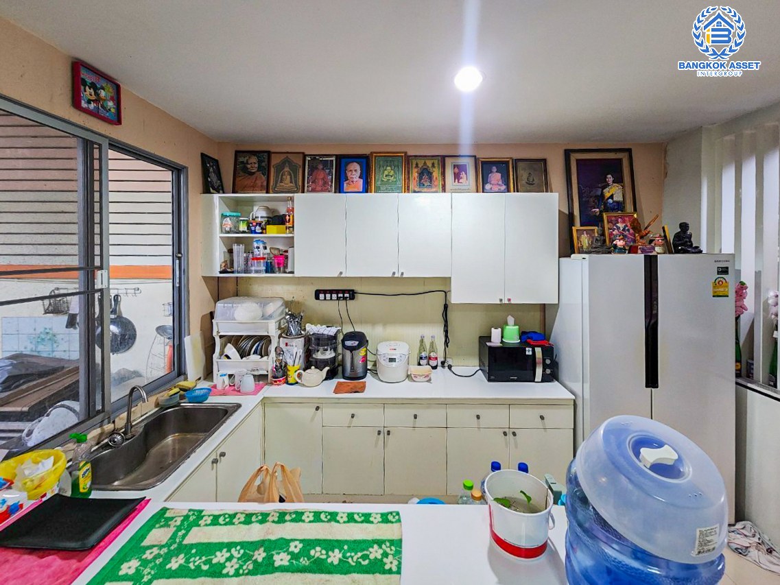 *****ทาวน์โฮม 3 ชั้นมือสองนนทบุรี โครงการ นนทรีพลัส บางกรวย เนื้อที่กว้าง 20 ตร.ว. ฟังก์ชัน 4 ห้องนอน 3 ห้องน้ำ บ้านสภาพดี ต่อเติมเต็มพื้นที่ บนทำเลเดินทางสะดวก เชื่อมต่อถนนราชพฤกษ์, ถนนนครอินทร์ ใกล้รถไฟฟ้าสายสีแดง "สถานีบางบำหรุ" และจุดขึ้นทางด่วน "ศรีรัช"