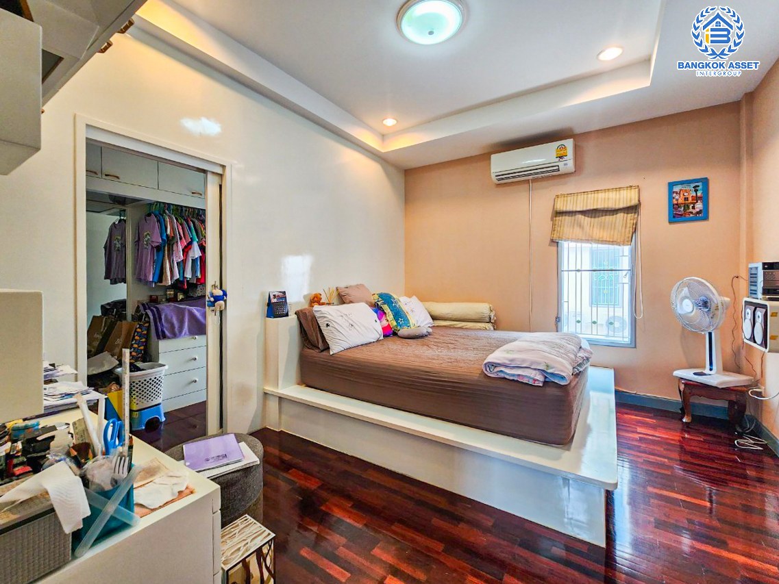 *****ทาวน์โฮม 3 ชั้นมือสองนนทบุรี โครงการ นนทรีพลัส บางกรวย เนื้อที่กว้าง 20 ตร.ว. ฟังก์ชัน 4 ห้องนอน 3 ห้องน้ำ บ้านสภาพดี ต่อเติมเต็มพื้นที่ บนทำเลเดินทางสะดวก เชื่อมต่อถนนราชพฤกษ์, ถนนนครอินทร์ ใกล้รถไฟฟ้าสายสีแดง "สถานีบางบำหรุ" และจุดขึ้นทางด่วน "ศรีรัช"