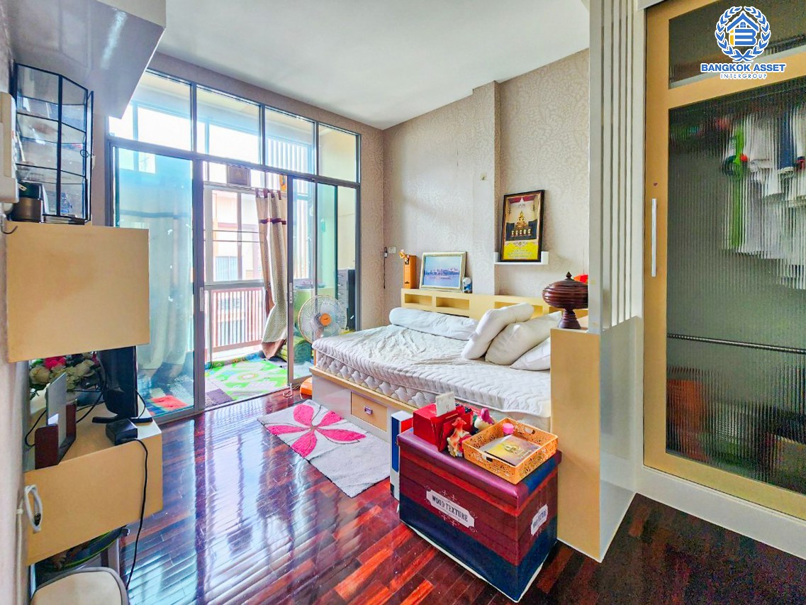 *****ทาวน์โฮม 3 ชั้นมือสองนนทบุรี โครงการ นนทรีพลัส บางกรวย เนื้อที่กว้าง 20 ตร.ว. ฟังก์ชัน 4 ห้องนอน 3 ห้องน้ำ บ้านสภาพดี ต่อเติมเต็มพื้นที่ บนทำเลเดินทางสะดวก เชื่อมต่อถนนราชพฤกษ์, ถนนนครอินทร์ ใกล้รถไฟฟ้าสายสีแดง "สถานีบางบำหรุ" และจุดขึ้นทางด่วน "ศรีรัช"