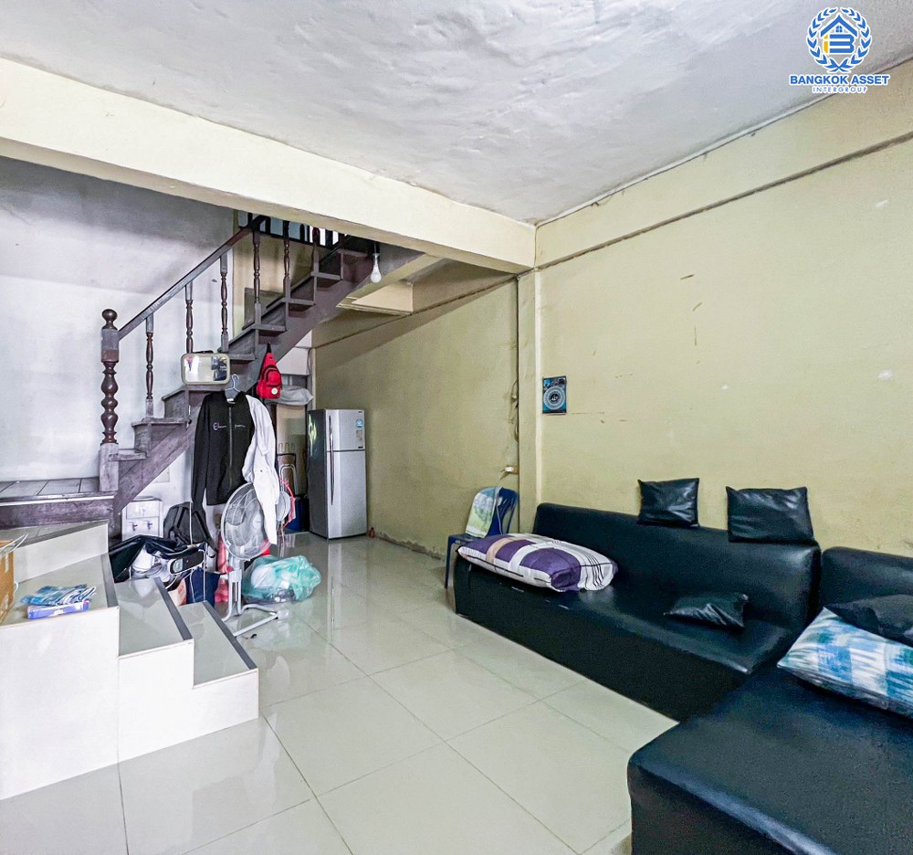 *****ทาวน์เฮ้าส์มือสอง โครงการ ฉัตรหลวง สุวินทวงศ์ เนื้อที่กว้าง 20 ตร.ว. ฟังก์ชัน 2 ห้องนอน 2 ห้องน้ำ 1 ที่จอดรถ บ้านสภาพดี บนทำเลใก้ลเมือง เดินทางสะดวก เชื่อมต่อถนนเลียบคลอง2 ถนนหทัยราษฎร์ ถนนปัญญาอินทรา ใกล้ห้างสรรพสินค้าบิ๊กซี ซูเปอร์เซ็นเตอร์ หนองจอก