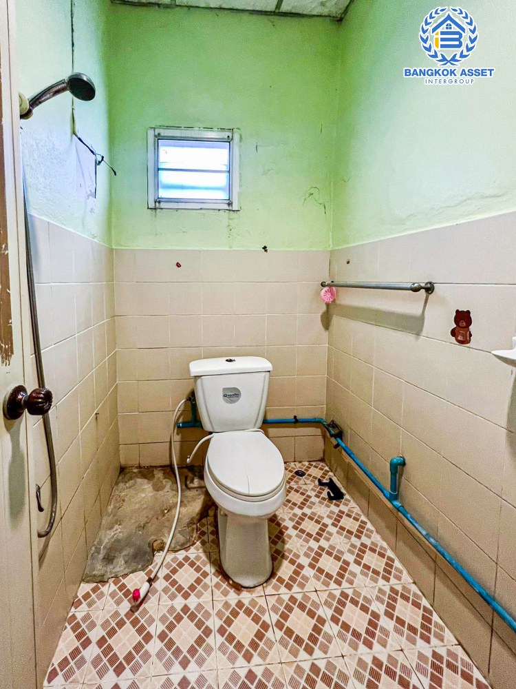 *****ทาวน์เฮ้าส์มือสอง โครงการ ฉัตรหลวง สุวินทวงศ์ เนื้อที่กว้าง 20 ตร.ว. ฟังก์ชัน 2 ห้องนอน 2 ห้องน้ำ 1 ที่จอดรถ บ้านสภาพดี บนทำเลใก้ลเมือง เดินทางสะดวก เชื่อมต่อถนนเลียบคลอง2 ถนนหทัยราษฎร์ ถนนปัญญาอินทรา ใกล้ห้างสรรพสินค้าบิ๊กซี ซูเปอร์เซ็นเตอร์ หนองจอก