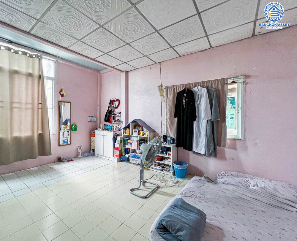 *****ทาวน์เฮ้าส์มือสอง โครงการ ฉัตรหลวง สุวินทวงศ์ เนื้อที่กว้าง 20 ตร.ว. ฟังก์ชัน 2 ห้องนอน 2 ห้องน้ำ 1 ที่จอดรถ บ้านสภาพดี บนทำเลใก้ลเมือง เดินทางสะดวก เชื่อมต่อถนนเลียบคลอง2 ถนนหทัยราษฎร์ ถนนปัญญาอินทรา ใกล้ห้างสรรพสินค้าบิ๊กซี ซูเปอร์เซ็นเตอร์ หนองจอก