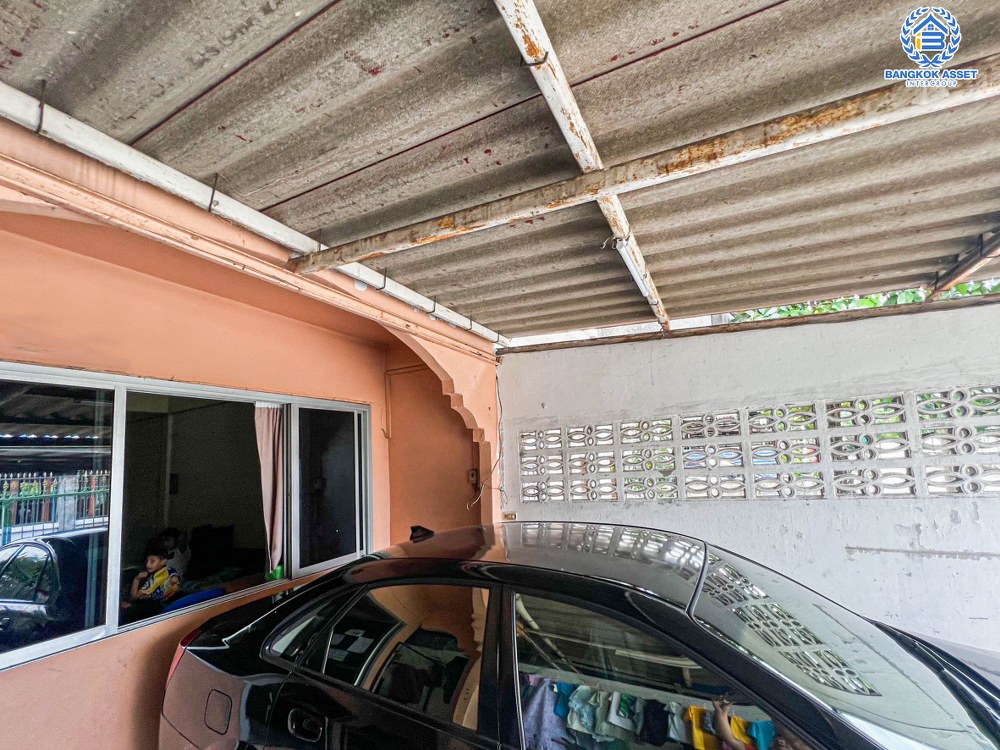 *****ทาวน์เฮ้าส์มือสอง โครงการ ฉัตรหลวง สุวินทวงศ์ เนื้อที่กว้าง 20 ตร.ว. ฟังก์ชัน 2 ห้องนอน 2 ห้องน้ำ 1 ที่จอดรถ บ้านสภาพดี บนทำเลใก้ลเมือง เดินทางสะดวก เชื่อมต่อถนนเลียบคลอง2 ถนนหทัยราษฎร์ ถนนปัญญาอินทรา ใกล้ห้างสรรพสินค้าบิ๊กซี ซูเปอร์เซ็นเตอร์ หนองจอก