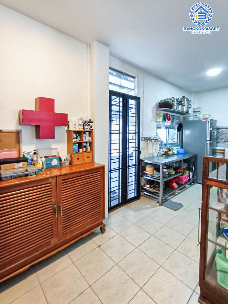 *****บ้านเดี่ยวมือสอง โครงการ มณธานี บางแค หลังมุม เนื้อที่กว้าง 53.70 ตร.ว. พื้นที่ใช้สอย 224 ตร.ม. ฟังก์ชัน 3 ห้องนอน 3 ห้องน้ำ 2 ที่จอดรถ ฟังก์ชันครบตอบทุกไลฟ์สไตล์ ทำเลในเมืองเดินทางสะดวก เชื่อมต่อถนนกาญจนาภิเษก ใกล้เดอะมอลล์บางแค ใกล้รถไฟฟ้าสายสีน้ำเงิน "สถานีหลักสอง" และจุดขึ้นทางด่วน "กาญจนาภิเษก"...