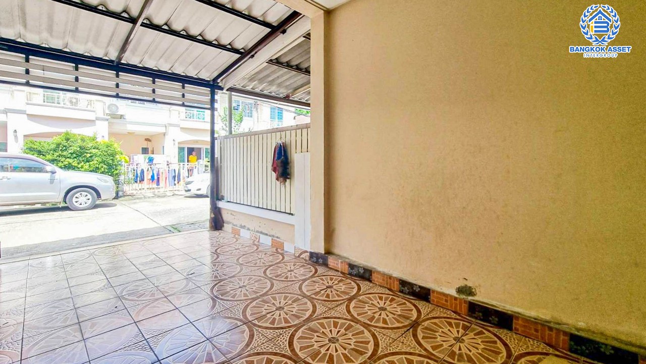 *****ทาวน์เฮ้าส์มือสองนนทบุรี หมู่บ้าน เปี่ยมสุข พระนั่งเกล้า เนื้อที่กว้าง 21 ตร.ว. ฟังก์ชัน 3 ห้องนอน 2 ห้องน้ำ 1 ที่จอดรถ แถมฟรี! 1 เครื่องปรับอากาศ บนทำเลเดินทางสะดวก เชื่อมต่อถนนรัตนาธิเบศร์, ถนนราชพฤกษ์ ใกล้ทางด่วน "พระนั่งเกล้า" และรถไฟฟ้าสายสีม่วง "สถานีไทรม้า" เพียง 5 นาทีเท่านั้น