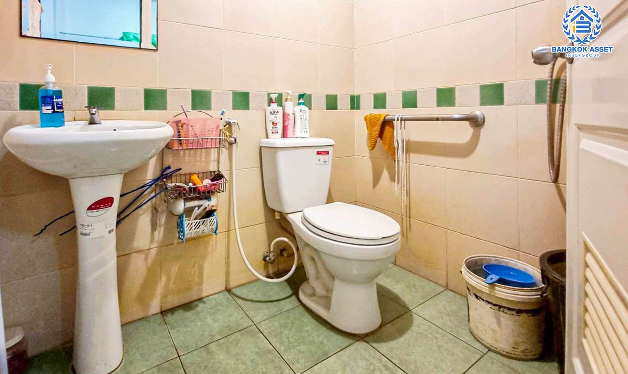 *****ทาวน์เฮ้าส์มือสองนนทบุรี หมู่บ้าน เปี่ยมสุข พระนั่งเกล้า เนื้อที่กว้าง 21 ตร.ว. ฟังก์ชัน 3 ห้องนอน 2 ห้องน้ำ 1 ที่จอดรถ แถมฟรี! 1 เครื่องปรับอากาศ บนทำเลเดินทางสะดวก เชื่อมต่อถนนรัตนาธิเบศร์, ถนนราชพฤกษ์ ใกล้ทางด่วน "พระนั่งเกล้า" และรถไฟฟ้าสายสีม่วง "สถานีไทรม้า" เพียง 5 นาทีเท่านั้น