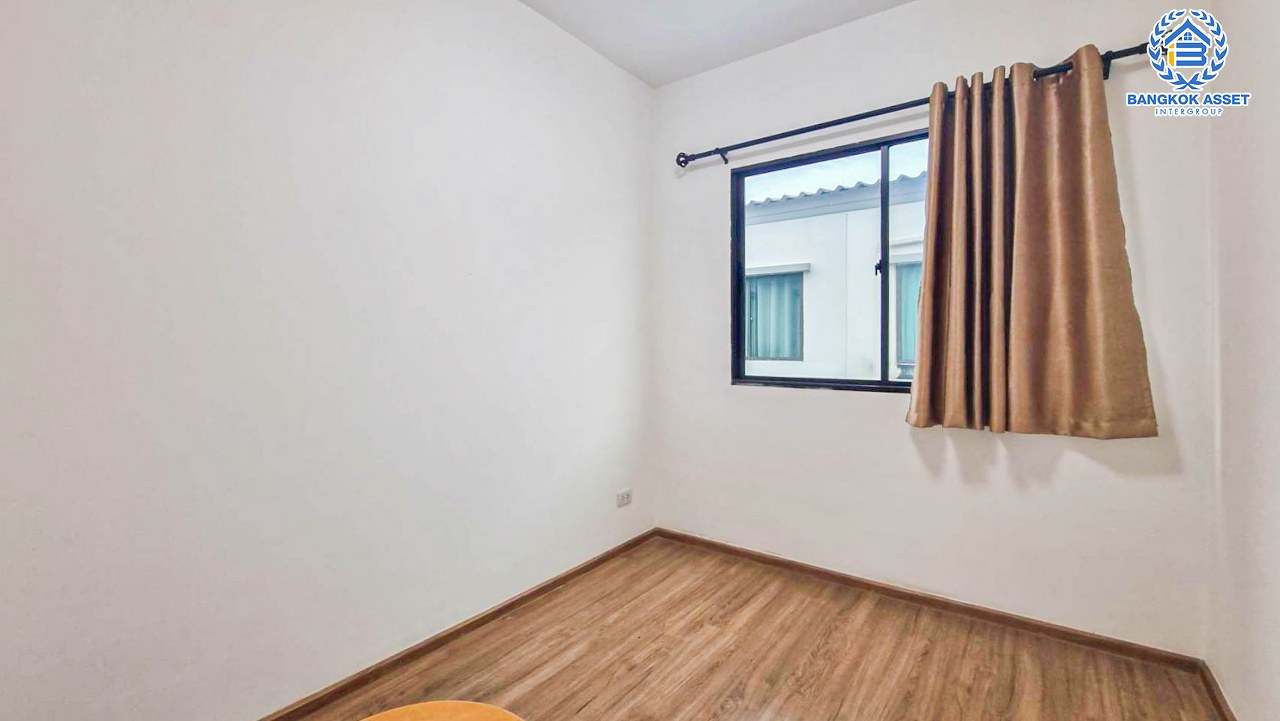 *****ทาวน์เฮ้าส์มือสองนนทบุรี โครงการ พลีโน่ ราชพฤกษ์ เนื้อที่ 17.50 ตร.ว. ฟังก์ชัน 3 ห้องนอน 2 ห้องน้ำ 2 ที่จอดรถ บ้านต่อเติมเต็ม บนทำเลแห่งการเดินทาง เชื่อมต่อถนนบางกรวย-ไทรน้อย, ถนนราชพฤกษ์ ใกล้รถไฟฟ้าสายสีม่วง "สถานีบางรักใหญ่" และทางด่วน "ศรีรัช" จองเลย!