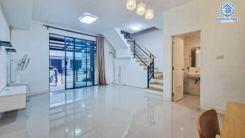 *****ทาวน์เฮ้าส์มือสองนนทบุรี โครงการ พลีโน่ ราชพฤกษ์ เนื้อที่ 17.50 ตร.ว. ฟังก์ชัน 3 ห้องนอน 2 ห้องน้ำ 2 ที่จอดรถ บ้านต่อเติมเต็ม บนทำเลแห่งการเดินทาง เชื่อมต่อถนนบางกรวย-ไทรน้อย, ถนนราชพฤกษ์ ใกล้รถไฟฟ้าสายสีม่วง "สถานีบางรักใหญ่" และทางด่วน "ศรีรัช" จองเลย!