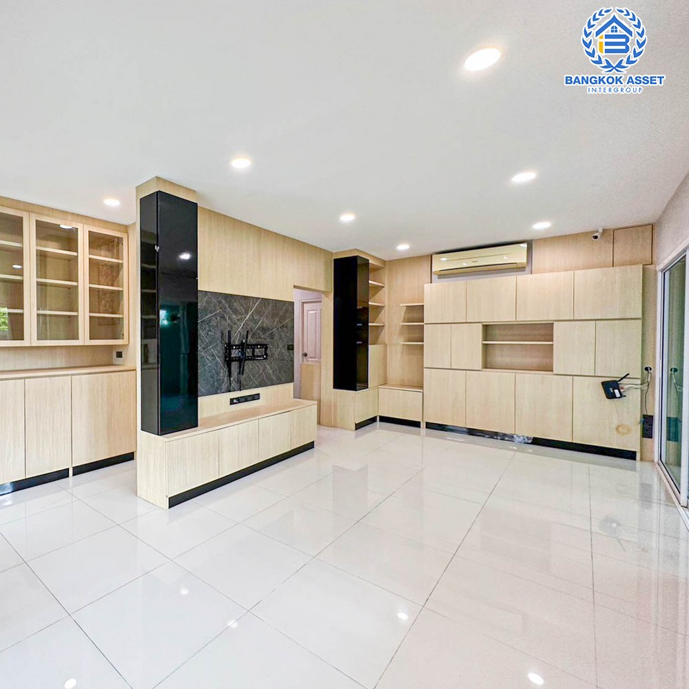 *****ทาวน์เฮ้าส์มือสอง เดอะคอนเนค7/1 วิภาวดี หลังมุม เนื้อที่กว้าง 42.80ตร.ว. ฟังก์ชัน 6 ห้องนอน 4 ห้องน้ำ 2 ที่จอดรถ บ้านสภาพดีเยี่ยม ภายในกว้างตกแต่งสวย บนทำเลเดินทางสะดวก เชื่อมต่อถนนเทิดราชัน ถนนสรงประภา ถนนเลียบคลองประปา ใกล้รถไฟฟ้าสายสีแดง "สถานีดอนเมือง" จองเลย!