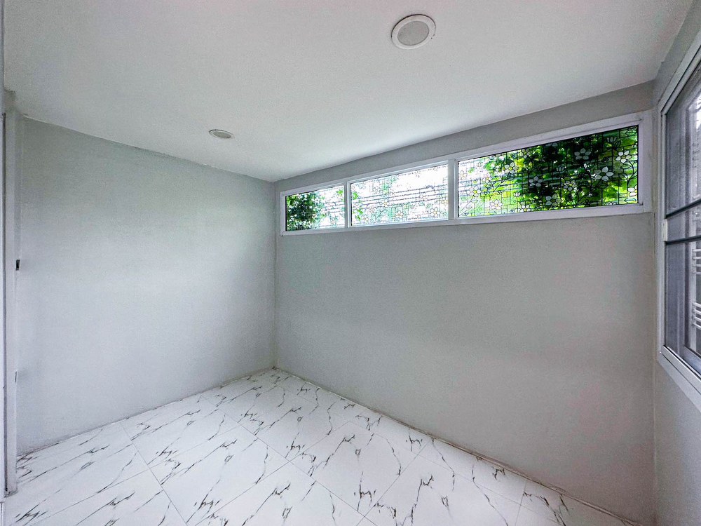 *****ทาวน์เฮ้าส์มือสอง เดอะคอนเนค7/1 วิภาวดี หลังมุม เนื้อที่กว้าง 42.80ตร.ว. ฟังก์ชัน 6 ห้องนอน 4 ห้องน้ำ 2 ที่จอดรถ บ้านสภาพดีเยี่ยม ภายในกว้างตกแต่งสวย บนทำเลเดินทางสะดวก เชื่อมต่อถนนเทิดราชัน ถนนสรงประภา ถนนเลียบคลองประปา ใกล้รถไฟฟ้าสายสีแดง "สถานีดอนเมือง" จองเลย!