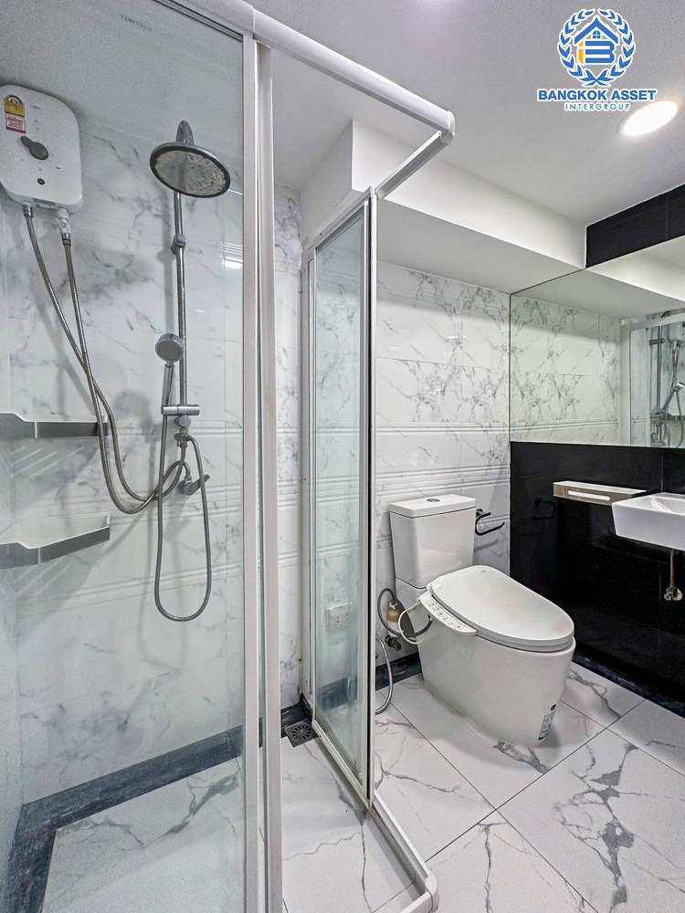 *****ทาวน์เฮ้าส์มือสอง เดอะคอนเนค7/1 วิภาวดี หลังมุม เนื้อที่กว้าง 42.80ตร.ว. ฟังก์ชัน 6 ห้องนอน 4 ห้องน้ำ 2 ที่จอดรถ บ้านสภาพดีเยี่ยม ภายในกว้างตกแต่งสวย บนทำเลเดินทางสะดวก เชื่อมต่อถนนเทิดราชัน ถนนสรงประภา ถนนเลียบคลองประปา ใกล้รถไฟฟ้าสายสีแดง "สถานีดอนเมือง" จองเลย!