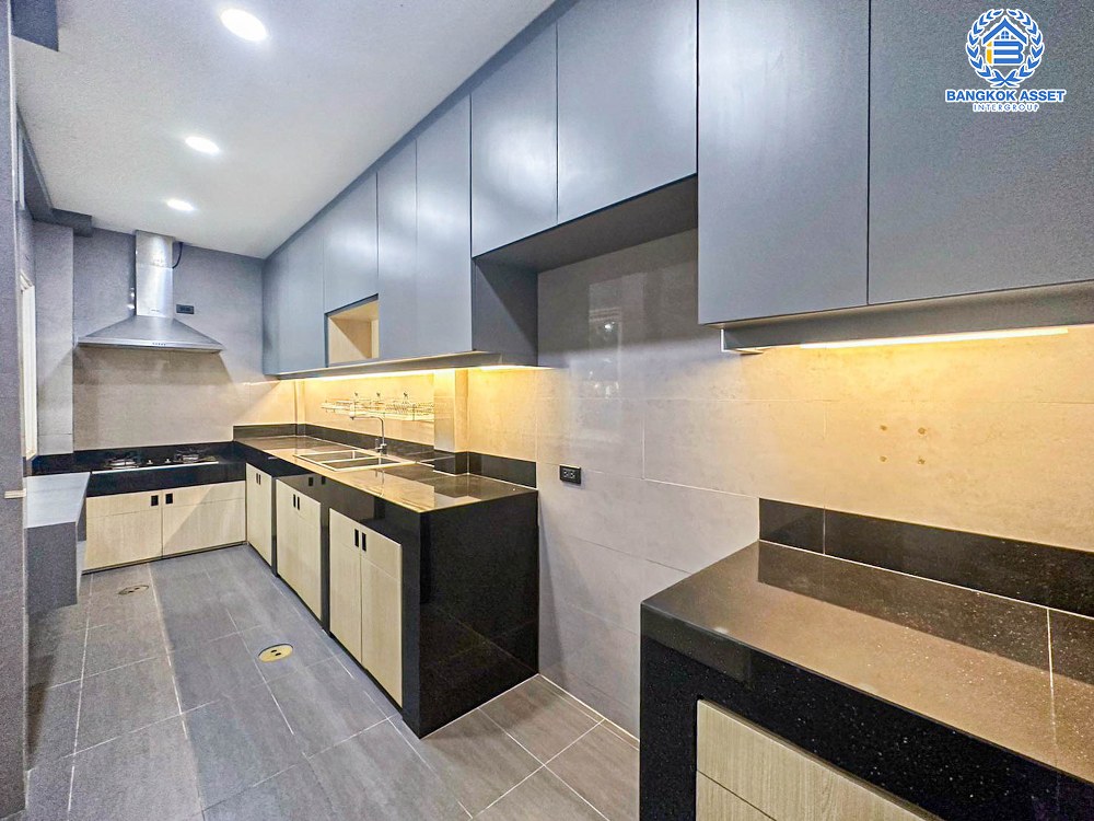 *****ทาวน์เฮ้าส์มือสอง เดอะคอนเนค7/1 วิภาวดี หลังมุม เนื้อที่กว้าง 42.80ตร.ว. ฟังก์ชัน 6 ห้องนอน 4 ห้องน้ำ 2 ที่จอดรถ บ้านสภาพดีเยี่ยม ภายในกว้างตกแต่งสวย บนทำเลเดินทางสะดวก เชื่อมต่อถนนเทิดราชัน ถนนสรงประภา ถนนเลียบคลองประปา ใกล้รถไฟฟ้าสายสีแดง "สถานีดอนเมือง" จองเลย!