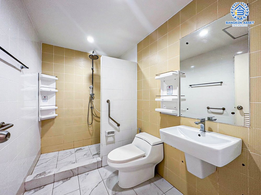 *****ทาวน์เฮ้าส์มือสอง เดอะคอนเนค7/1 วิภาวดี หลังมุม เนื้อที่กว้าง 42.80ตร.ว. ฟังก์ชัน 6 ห้องนอน 4 ห้องน้ำ 2 ที่จอดรถ บ้านสภาพดีเยี่ยม ภายในกว้างตกแต่งสวย บนทำเลเดินทางสะดวก เชื่อมต่อถนนเทิดราชัน ถนนสรงประภา ถนนเลียบคลองประปา ใกล้รถไฟฟ้าสายสีแดง "สถานีดอนเมือง" จองเลย!