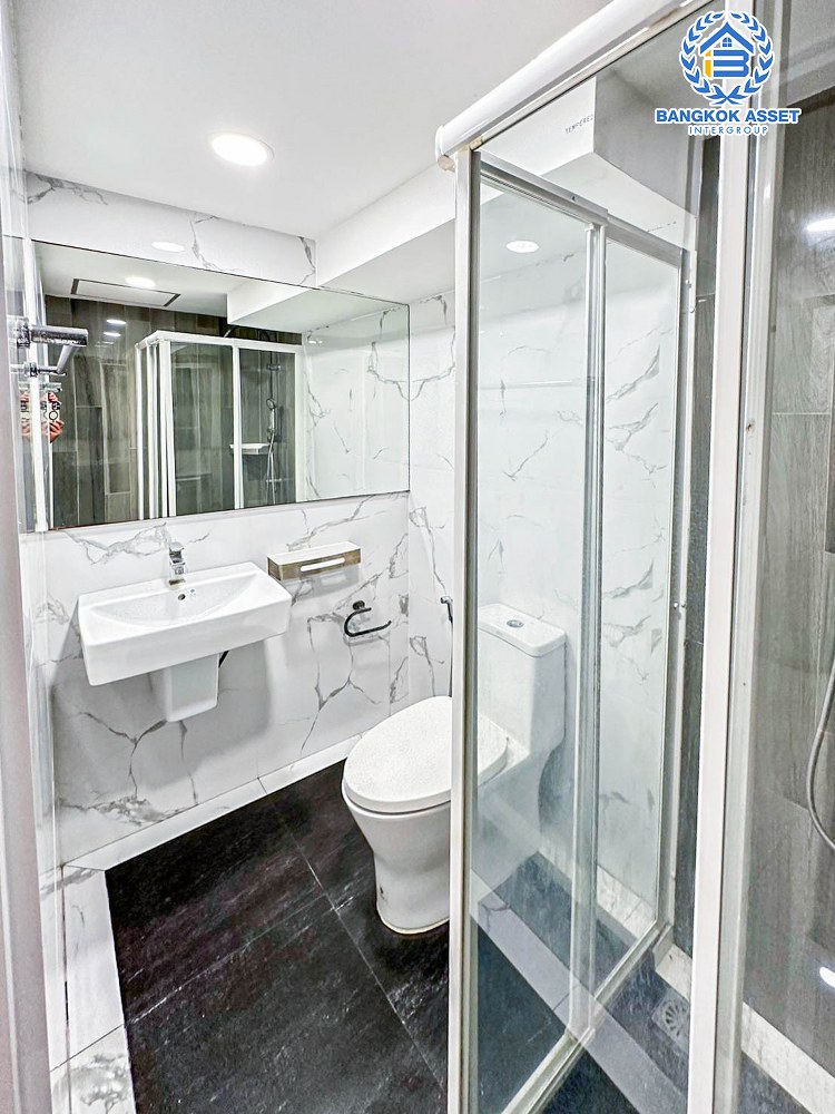 *****ทาวน์เฮ้าส์มือสอง เดอะคอนเนค7/1 วิภาวดี หลังมุม เนื้อที่กว้าง 42.80ตร.ว. ฟังก์ชัน 6 ห้องนอน 4 ห้องน้ำ 2 ที่จอดรถ บ้านสภาพดีเยี่ยม ภายในกว้างตกแต่งสวย บนทำเลเดินทางสะดวก เชื่อมต่อถนนเทิดราชัน ถนนสรงประภา ถนนเลียบคลองประปา ใกล้รถไฟฟ้าสายสีแดง "สถานีดอนเมือง" จองเลย!