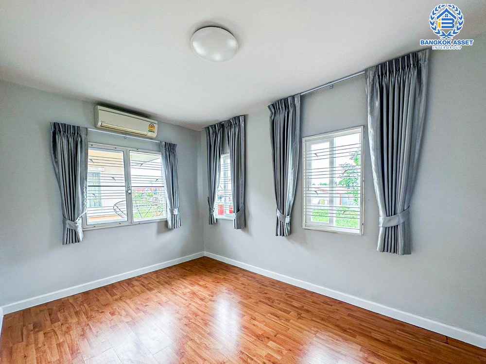 *****ทาวน์เฮ้าส์มือสอง เดอะคอนเนค7/1 วิภาวดี หลังมุม เนื้อที่กว้าง 42.80ตร.ว. ฟังก์ชัน 6 ห้องนอน 4 ห้องน้ำ 2 ที่จอดรถ บ้านสภาพดีเยี่ยม ภายในกว้างตกแต่งสวย บนทำเลเดินทางสะดวก เชื่อมต่อถนนเทิดราชัน ถนนสรงประภา ถนนเลียบคลองประปา ใกล้รถไฟฟ้าสายสีแดง "สถานีดอนเมือง" จองเลย!