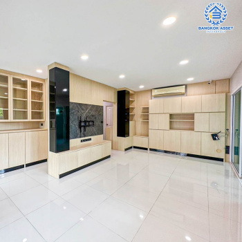 *****ทาวน์เฮ้าส์มือสอง เดอะคอนเนค7/1 วิภาวดี หลังมุม เนื้อที่กว้าง 42.80ตร.ว. ฟังก์ชัน 6 ห้องนอน 4 ห้องน้ำ 2 ที่จอดรถ บ้านสภาพดีเยี่ยม ภายในกว้างตกแต่งสวย บนทำเลเดินทางสะดวก เชื่อมต่อถนนเทิดราชัน ถนนสรงประภา ถนนเลียบคลองประปา ใกล้รถไฟฟ้าสายสีแดง "สถานีดอนเมือง" จองเลย!