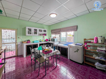 *****ทาวน์เฮ้าส์มือสองปทุมธานี หมู่บ้าน ซอยลำลูกกา 11 ลำลูกกา หลังมุม! เนื้อที่กว้าง 27 ตร.ว. ฟังก์ชัน 4 ห้องนอน 2 ห้องน้ำ 1 ที่จอดรถ แถมฟรี! 2 เครื่องปรับอากาศ 1 เครื่องทำน้ำอุ่น บนทำเลดี เชื่อมต่อถนนลำลูกกา, ถนนพหลโยธิน เพียง 8 นาทีก็ถึงรถไฟฟ้าสายสีเขียว "สถานีคูคต" จองเลย!