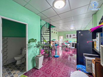 *****ทาวน์เฮ้าส์มือสองปทุมธานี หมู่บ้าน ซอยลำลูกกา 11 ลำลูกกา หลังมุม! เนื้อที่กว้าง 27 ตร.ว. ฟังก์ชัน 4 ห้องนอน 2 ห้องน้ำ 1 ที่จอดรถ แถมฟรี! 2 เครื่องปรับอากาศ 1 เครื่องทำน้ำอุ่น บนทำเลดี เชื่อมต่อถนนลำลูกกา, ถนนพหลโยธิน เพียง 8 นาทีก็ถึงรถไฟฟ้าสายสีเขียว "สถานีคูคต" จองเลย!