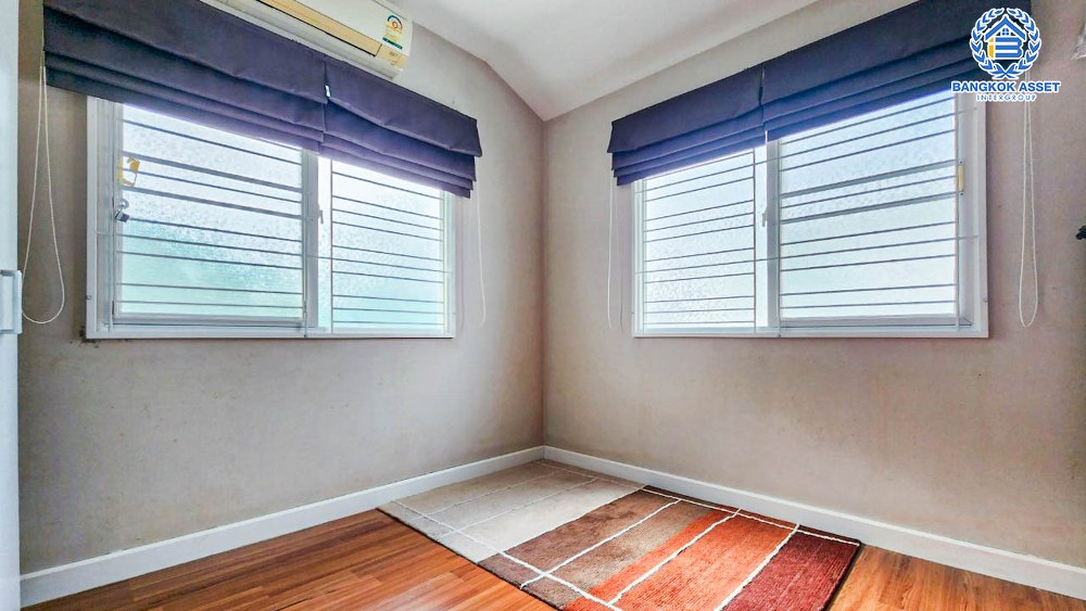 บ้านเดี่ยวมือสอง โครงการ ชัยพฤกษ์ รัตนาธิเบศร์-วงแหวน หลังมุม จากแบรนด์ L&H เนื้อที่กว้าง 54.40 ตร.ว. ฟังก์ชัน 3 ห้องนอน 3 ห้องน้ำ 2 ที่จอดรถ บ้านสภาพดี พร้อมอยู่ บนทำเลเดินทางสะดวก เชื่อมต่อถนนรัตนาธิเบศร์ ถนนบางกรวย-ไทรน้อย ถนนกาญจนาภิเษก ใกล้รถไฟฟ้าสายสีม่วง "สถานีคลองบางไผ่"