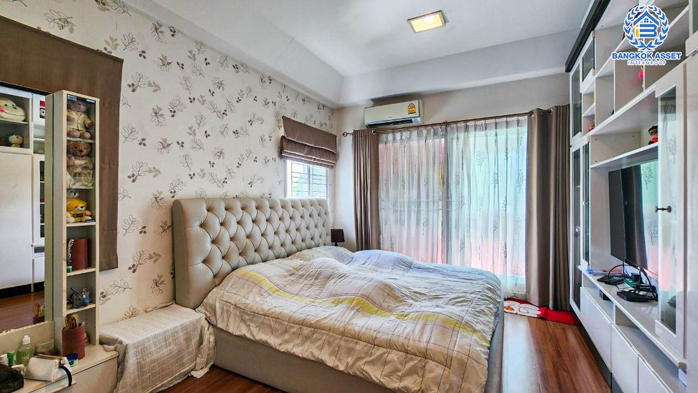 บ้านเดี่ยวมือสอง โครงการ ชัยพฤกษ์ รัตนาธิเบศร์-วงแหวน หลังมุม จากแบรนด์ L&H เนื้อที่กว้าง 54.40 ตร.ว. ฟังก์ชัน 3 ห้องนอน 3 ห้องน้ำ 2 ที่จอดรถ บ้านสภาพดี พร้อมอยู่ บนทำเลเดินทางสะดวก เชื่อมต่อถนนรัตนาธิเบศร์ ถนนบางกรวย-ไทรน้อย ถนนกาญจนาภิเษก ใกล้รถไฟฟ้าสายสีม่วง "สถานีคลองบางไผ่"