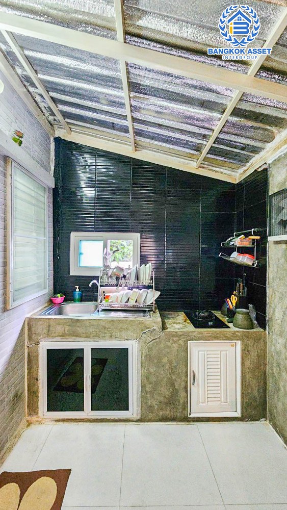 บ้านเดี่ยวมือสอง โครงการ ชัยพฤกษ์ รัตนาธิเบศร์-วงแหวน หลังมุม จากแบรนด์ L&H เนื้อที่กว้าง 54.40 ตร.ว. ฟังก์ชัน 3 ห้องนอน 3 ห้องน้ำ 2 ที่จอดรถ บ้านสภาพดี พร้อมอยู่ บนทำเลเดินทางสะดวก เชื่อมต่อถนนรัตนาธิเบศร์ ถนนบางกรวย-ไทรน้อย ถนนกาญจนาภิเษก ใกล้รถไฟฟ้าสายสีม่วง "สถานีคลองบางไผ่"