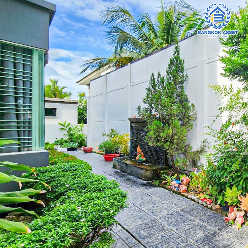 บ้านเดี่ยวมือสอง โครงการ ชัยพฤกษ์ รัตนาธิเบศร์-วงแหวน หลังมุม จากแบรนด์ L&H เนื้อที่กว้าง 54.40 ตร.ว. ฟังก์ชัน 3 ห้องนอน 3 ห้องน้ำ 2 ที่จอดรถ บ้านสภาพดี พร้อมอยู่ บนทำเลเดินทางสะดวก เชื่อมต่อถนนรัตนาธิเบศร์ ถนนบางกรวย-ไทรน้อย ถนนกาญจนาภิเษก ใกล้รถไฟฟ้าสายสีม่วง "สถานีคลองบางไผ่"