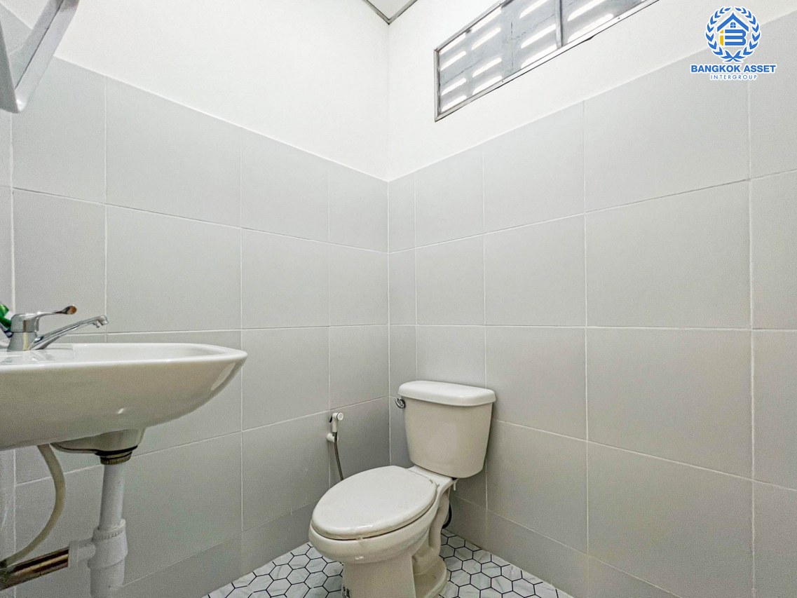 *****ทาวน์เฮ้าส์มือสองนนทบุรี หมู่บ้าน ศรีประจักษ์5 บางกรวย-ไทรน้อย เนื้อที่กว้าง 21 ตร.ว. ฟังก์ชัน 3 ห้องนอน 2 ห้องน้ำ 1 ที่จอดรถ บ้านสภาพดี พร้อมเข้าอยู่ บนทำเลติดถนนบางกรวย-ไทรน้อย เชื่อมต่อถนนกาญจนาภิเษก ใกล้รถไฟฟ้าสายสีม่วง "สถานีคลองบางไผ่" จองด่วน!