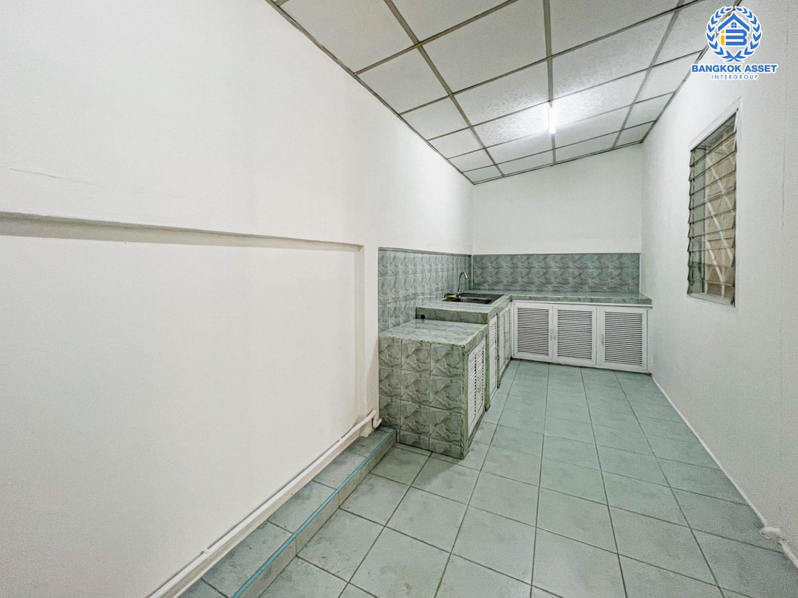 *****ทาวน์เฮ้าส์มือสองนนทบุรี หมู่บ้าน ศรีประจักษ์5 บางกรวย-ไทรน้อย เนื้อที่กว้าง 21 ตร.ว. ฟังก์ชัน 3 ห้องนอน 2 ห้องน้ำ 1 ที่จอดรถ บ้านสภาพดี พร้อมเข้าอยู่ บนทำเลติดถนนบางกรวย-ไทรน้อย เชื่อมต่อถนนกาญจนาภิเษก ใกล้รถไฟฟ้าสายสีม่วง "สถานีคลองบางไผ่" จองด่วน!