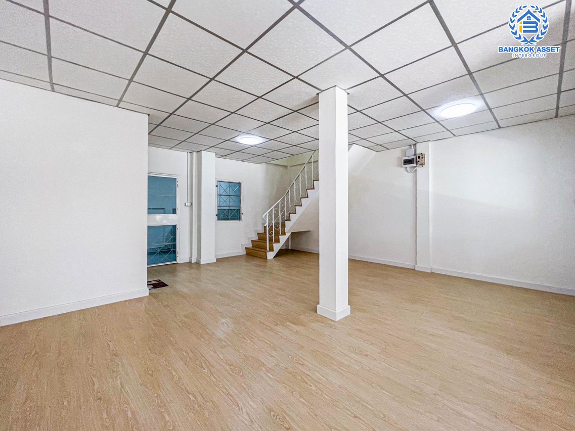 *****ทาวน์เฮ้าส์มือสองนนทบุรี หมู่บ้าน ศรีประจักษ์5 บางกรวย-ไทรน้อย เนื้อที่กว้าง 21 ตร.ว. ฟังก์ชัน 3 ห้องนอน 2 ห้องน้ำ 1 ที่จอดรถ บ้านสภาพดี พร้อมเข้าอยู่ บนทำเลติดถนนบางกรวย-ไทรน้อย เชื่อมต่อถนนกาญจนาภิเษก ใกล้รถไฟฟ้าสายสีม่วง "สถานีคลองบางไผ่" จองด่วน!