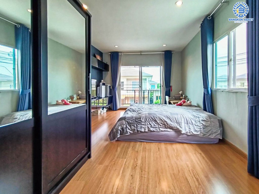 *****บ้านเดี่ยวมือสอง โครงการ ภัสสร ไพรด์ บางกรวย-ไทรน้อย เนื้อที่ 57.60 ตร.ว. ฟังก์ชัน 5 ห้องนอน 3 ห้องน้ำ 2 ที่จอดรถ บ้านสวยพร้อมอยู่ กว้างขวาง  บนทำเลเดินทางสะดวกสบาย เชื่อมต่อเชื่อมต่อถนนราชพฤกษ์ ถนนนครอินทร์ ใกล้โครงการรถไฟฟ้าสายสีม่วง "สถานีแยกติวานนท์" และจุดขึ้นทางด่วน  "ศรีรัช"