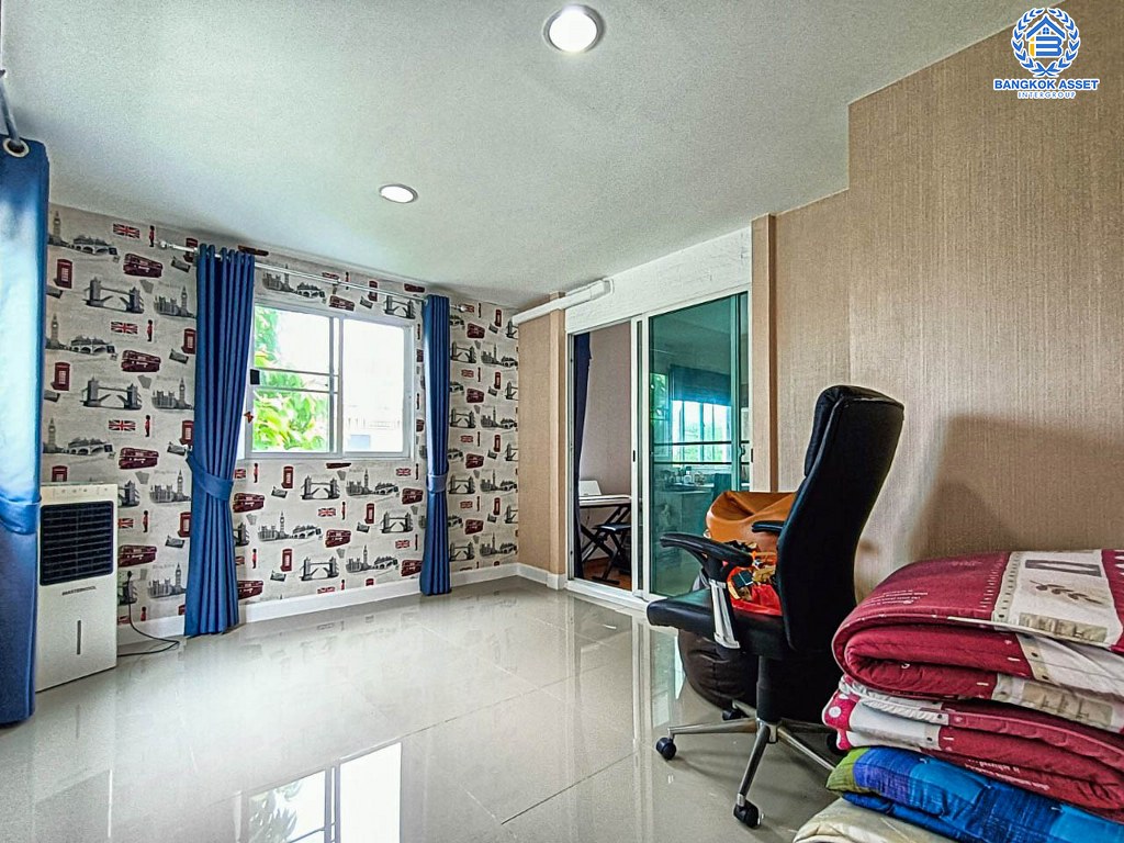 *****บ้านเดี่ยวมือสอง โครงการ ภัสสร ไพรด์ บางกรวย-ไทรน้อย เนื้อที่ 57.60 ตร.ว. ฟังก์ชัน 5 ห้องนอน 3 ห้องน้ำ 2 ที่จอดรถ บ้านสวยพร้อมอยู่ กว้างขวาง  บนทำเลเดินทางสะดวกสบาย เชื่อมต่อเชื่อมต่อถนนราชพฤกษ์ ถนนนครอินทร์ ใกล้โครงการรถไฟฟ้าสายสีม่วง "สถานีแยกติวานนท์" และจุดขึ้นทางด่วน  "ศรีรัช"