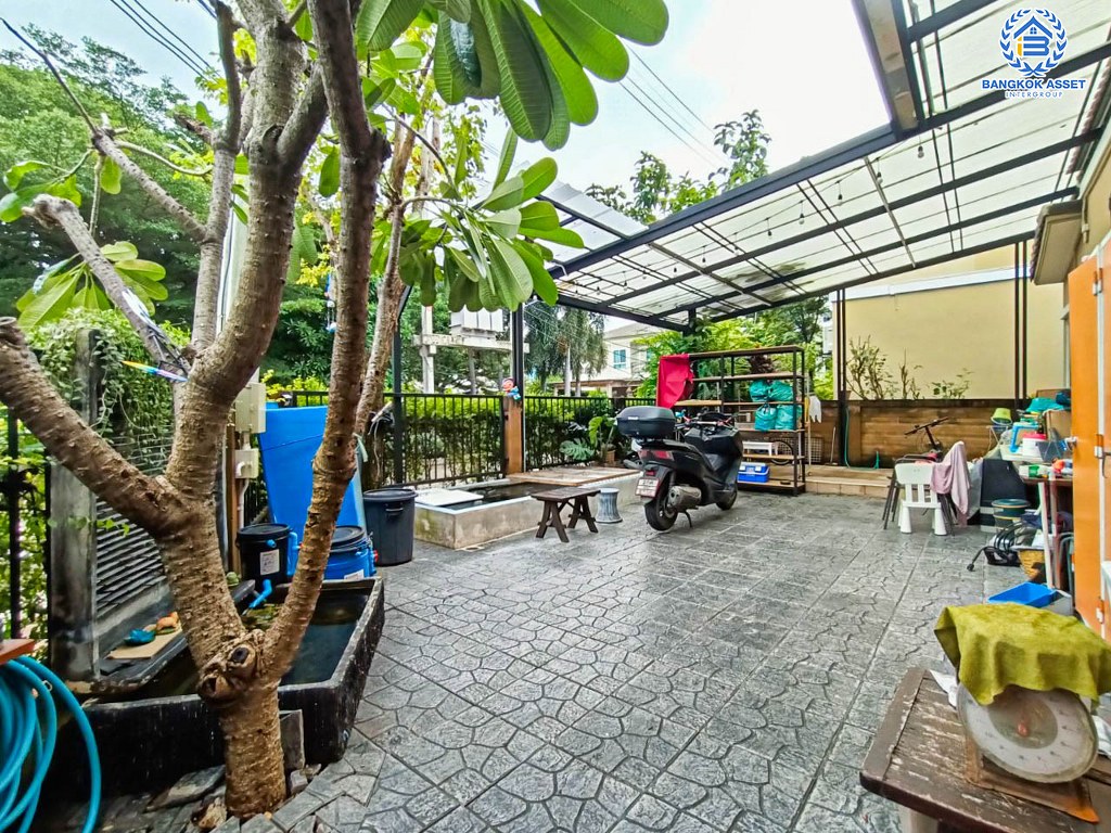 *****บ้านเดี่ยวมือสอง โครงการ ภัสสร ไพรด์ บางกรวย-ไทรน้อย เนื้อที่ 57.60 ตร.ว. ฟังก์ชัน 5 ห้องนอน 3 ห้องน้ำ 2 ที่จอดรถ บ้านสวยพร้อมอยู่ กว้างขวาง  บนทำเลเดินทางสะดวกสบาย เชื่อมต่อเชื่อมต่อถนนราชพฤกษ์ ถนนนครอินทร์ ใกล้โครงการรถไฟฟ้าสายสีม่วง "สถานีแยกติวานนท์" และจุดขึ้นทางด่วน  "ศรีรัช"