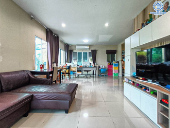 *****บ้านเดี่ยวมือสอง โครงการ ภัสสร ไพรด์ บางกรวย-ไทรน้อย เนื้อที่ 57.60 ตร.ว. ฟังก์ชัน 5 ห้องนอน 3 ห้องน้ำ 2 ที่จอดรถ บ้านสวยพร้อมอยู่ กว้างขวาง  บนทำเลเดินทางสะดวกสบาย เชื่อมต่อเชื่อมต่อถนนราชพฤกษ์ ถนนนครอินทร์ ใกล้โครงการรถไฟฟ้าสายสีม่วง "สถานีแยกติวานนท์" และจุดขึ้นทางด่วน  "ศรีรัช"