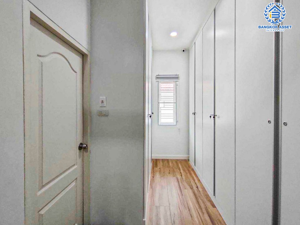 *****บ้านเดี่ยวมือสอง โครงการ บ้านสวนดอกไม้ บรมราชชนนี เนื้อที่กว้าง 79.90 ตร.ว. ฟังก์ชัน 4 ห้องนอน 4 ห้องน้ำ 2 ที่จอดรถ ภายในสภาพดีเยี่ม แถมฟรี! เครื่องปรับอากาศ บนทำเลเดินทางเชื่อมต่อเมืองสะดวก ใกล้ทางคู่ขนานลอยฟ้าบรมราชชนนี ทางด่วน "กาญจนาภิเษก" มหาวิทยาลัยมหิดล และเซ็นทรัลปิ่นเกล้า