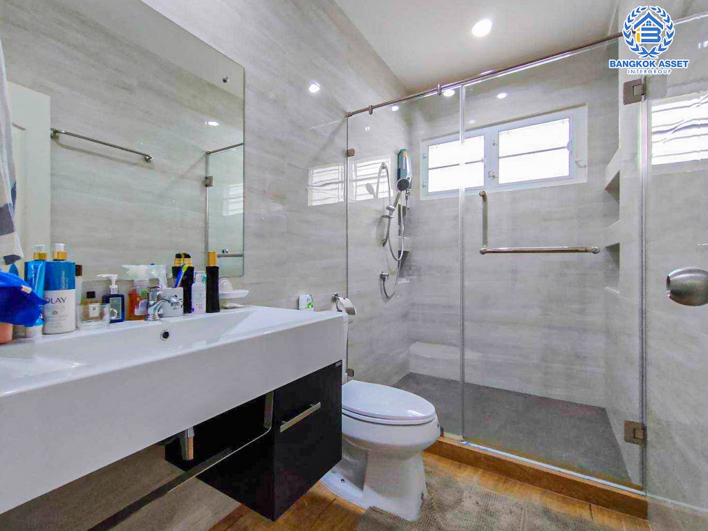 *****บ้านเดี่ยวมือสอง โครงการ บ้านสวนดอกไม้ บรมราชชนนี เนื้อที่กว้าง 79.90 ตร.ว. ฟังก์ชัน 4 ห้องนอน 4 ห้องน้ำ 2 ที่จอดรถ ภายในสภาพดีเยี่ม แถมฟรี! เครื่องปรับอากาศ บนทำเลเดินทางเชื่อมต่อเมืองสะดวก ใกล้ทางคู่ขนานลอยฟ้าบรมราชชนนี ทางด่วน "กาญจนาภิเษก" มหาวิทยาลัยมหิดล และเซ็นทรัลปิ่นเกล้า