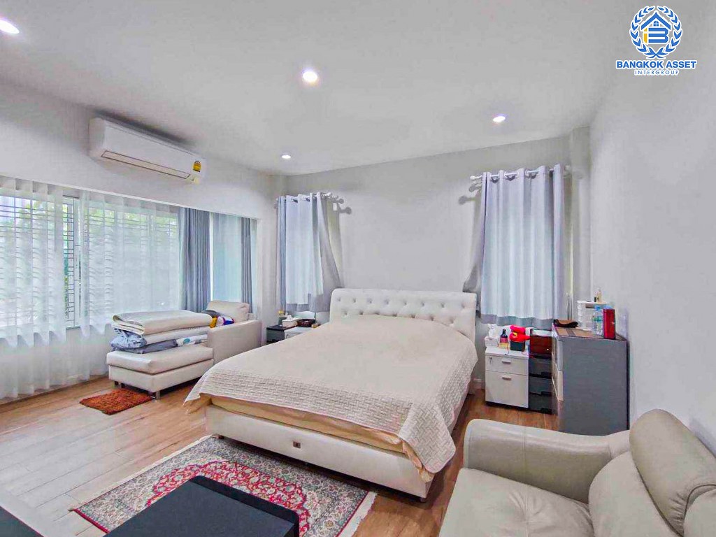 *****บ้านเดี่ยวมือสอง โครงการ บ้านสวนดอกไม้ บรมราชชนนี เนื้อที่กว้าง 79.90 ตร.ว. ฟังก์ชัน 4 ห้องนอน 4 ห้องน้ำ 2 ที่จอดรถ ภายในสภาพดีเยี่ม แถมฟรี! เครื่องปรับอากาศ บนทำเลเดินทางเชื่อมต่อเมืองสะดวก ใกล้ทางคู่ขนานลอยฟ้าบรมราชชนนี ทางด่วน "กาญจนาภิเษก" มหาวิทยาลัยมหิดล และเซ็นทรัลปิ่นเกล้า