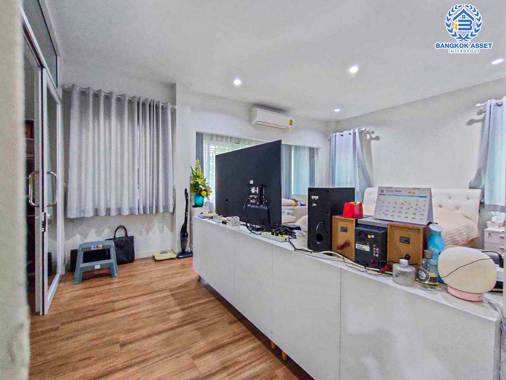 *****บ้านเดี่ยวมือสอง โครงการ บ้านสวนดอกไม้ บรมราชชนนี เนื้อที่กว้าง 79.90 ตร.ว. ฟังก์ชัน 4 ห้องนอน 4 ห้องน้ำ 2 ที่จอดรถ ภายในสภาพดีเยี่ม แถมฟรี! เครื่องปรับอากาศ บนทำเลเดินทางเชื่อมต่อเมืองสะดวก ใกล้ทางคู่ขนานลอยฟ้าบรมราชชนนี ทางด่วน "กาญจนาภิเษก" มหาวิทยาลัยมหิดล และเซ็นทรัลปิ่นเกล้า