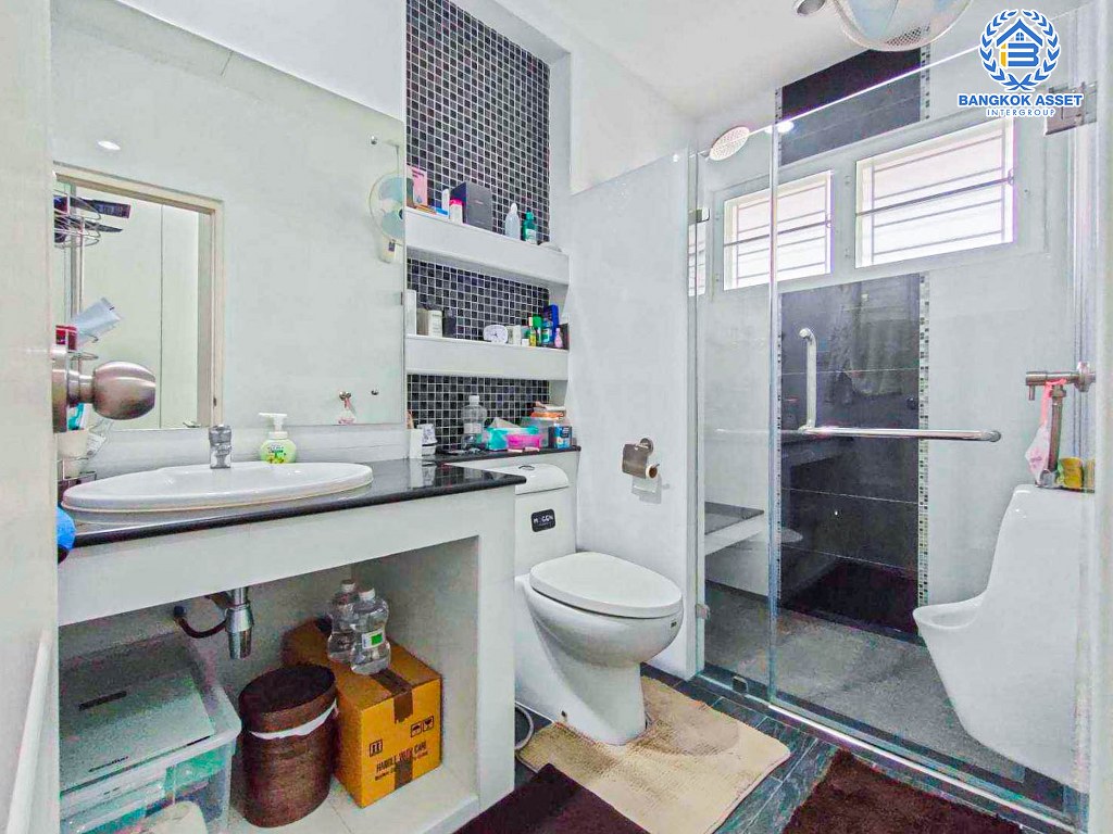 *****บ้านเดี่ยวมือสอง โครงการ บ้านสวนดอกไม้ บรมราชชนนี เนื้อที่กว้าง 79.90 ตร.ว. ฟังก์ชัน 4 ห้องนอน 4 ห้องน้ำ 2 ที่จอดรถ ภายในสภาพดีเยี่ม แถมฟรี! เครื่องปรับอากาศ บนทำเลเดินทางเชื่อมต่อเมืองสะดวก ใกล้ทางคู่ขนานลอยฟ้าบรมราชชนนี ทางด่วน "กาญจนาภิเษก" มหาวิทยาลัยมหิดล และเซ็นทรัลปิ่นเกล้า