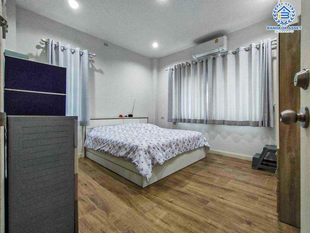 *****บ้านเดี่ยวมือสอง โครงการ บ้านสวนดอกไม้ บรมราชชนนี เนื้อที่กว้าง 79.90 ตร.ว. ฟังก์ชัน 4 ห้องนอน 4 ห้องน้ำ 2 ที่จอดรถ ภายในสภาพดีเยี่ม แถมฟรี! เครื่องปรับอากาศ บนทำเลเดินทางเชื่อมต่อเมืองสะดวก ใกล้ทางคู่ขนานลอยฟ้าบรมราชชนนี ทางด่วน "กาญจนาภิเษก" มหาวิทยาลัยมหิดล และเซ็นทรัลปิ่นเกล้า